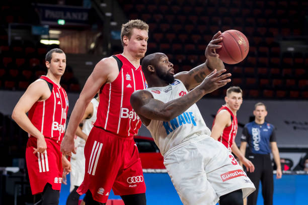 在赛场上都 在赛场上都